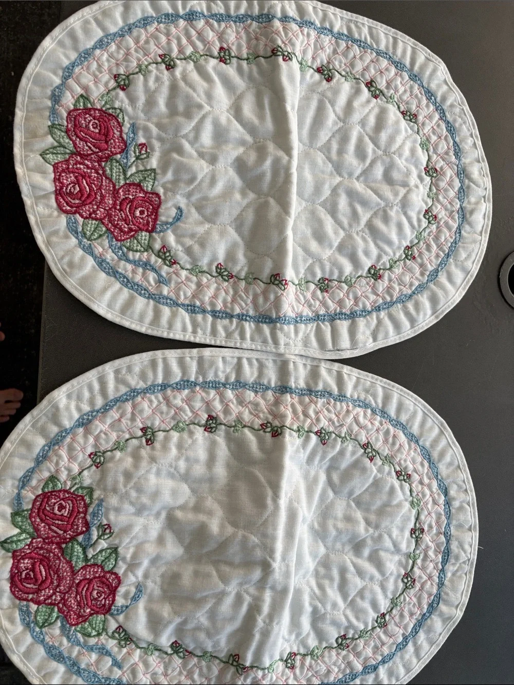 Vintage Embroidered Rose Quilted Placemat Set - White with Red & Green